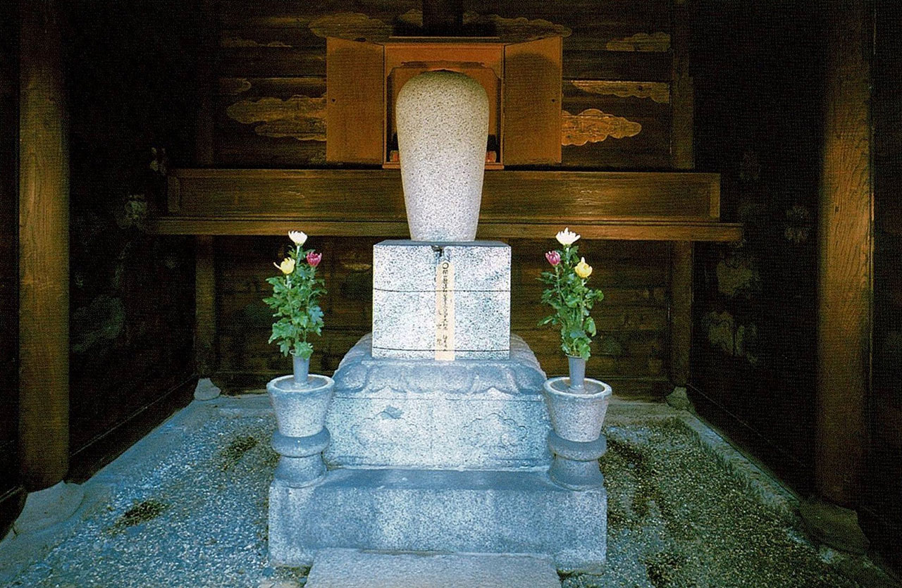 貞安上人墓碑